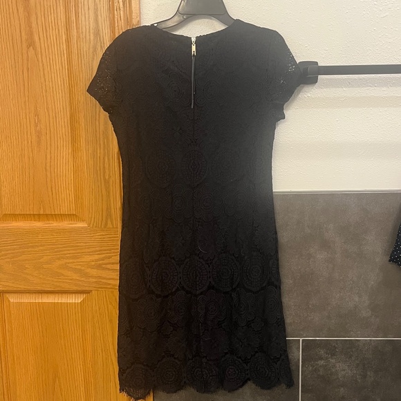 Laundry by Shelli Segal Black Scallop Hem Lace Short Sleeve Dress Size 2 - Picture 14 of 14